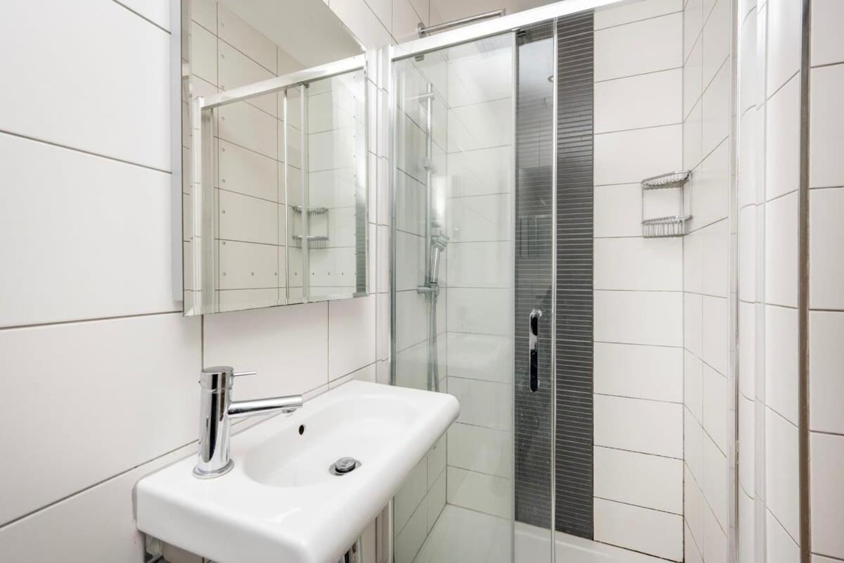 Charming Chelsea Studio Your Cozy Urban Retreat Лондон Экстерьер фото