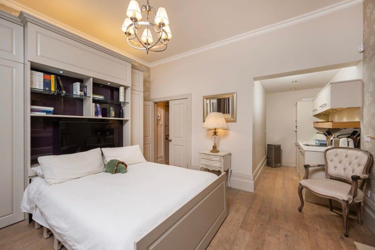 Charming Chelsea Studio Your Cozy Urban Retreat Лондон Экстерьер фото