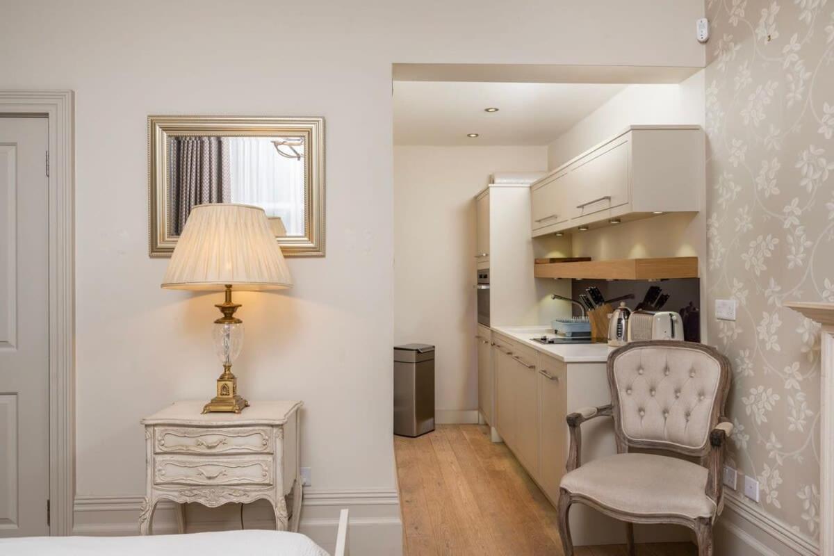 Charming Chelsea Studio Your Cozy Urban Retreat Лондон Экстерьер фото